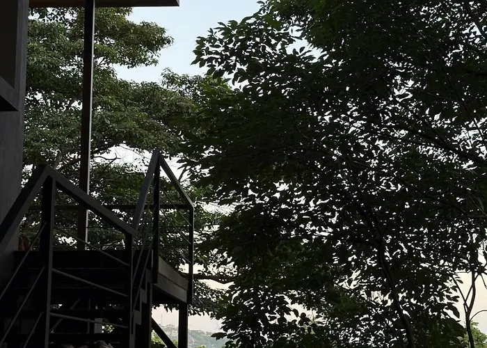 Villa Garden Treehouse Ikhaya *