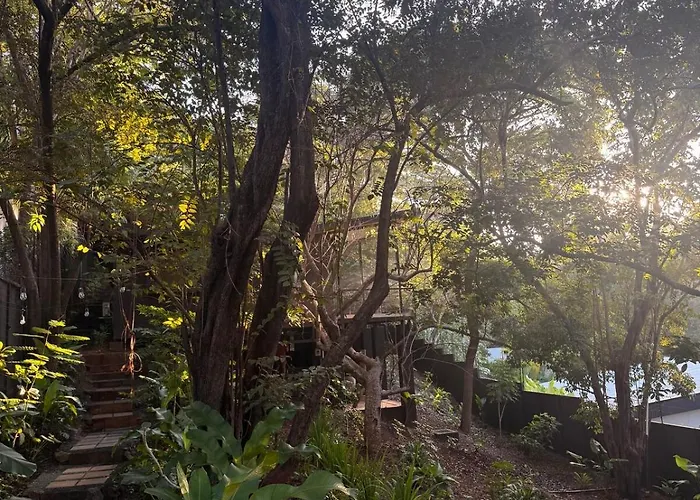 Garden Treehouse Ikhaya Villa *