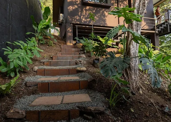 Garden Treehouse Ikhaya Villa Refundores