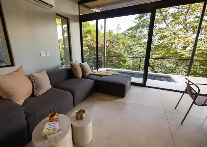 Garden Treehouse Ikhaya Villa Refundores