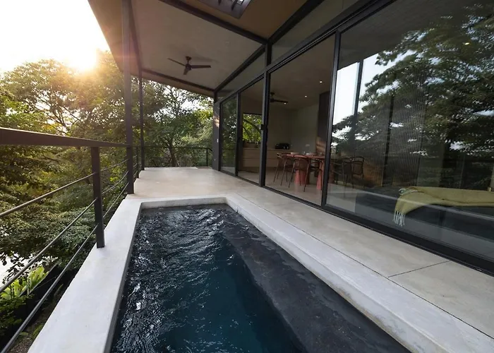 Garden Treehouse Ikhaya Villa