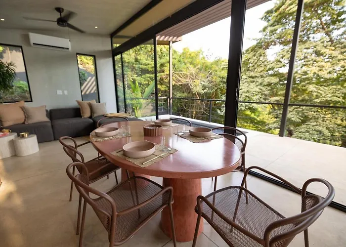 Garden Treehouse Ikhaya Villa