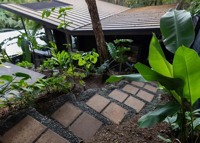 Garden Treehouse Ikhaya * Refundores
